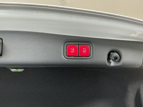 Used 2017 Mercedes-Benz E 300 image 28