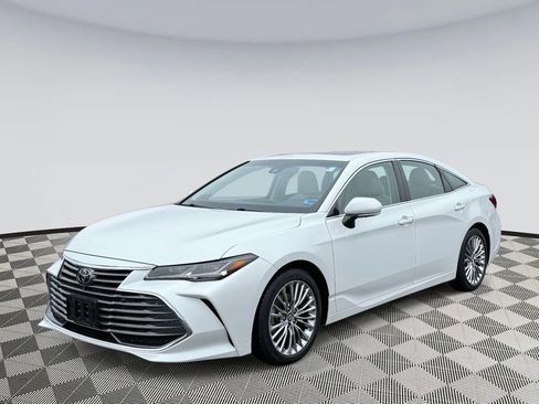 Used 2019 Toyota Avalon Limited w/ Advanced Safety Package image 5