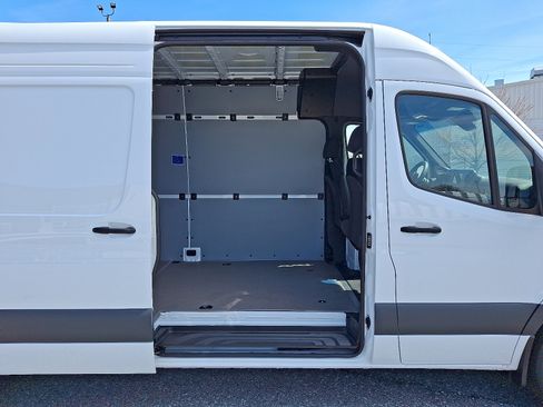 Used 2024 Mercedes-Benz Sprinter 2500 image 8