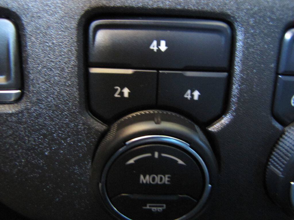 Used 2024 Chevrolet Silverado 2500 LT AWD/4WD image 40