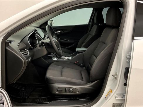 Used 2025 Chevrolet Malibu RS FWD image 8