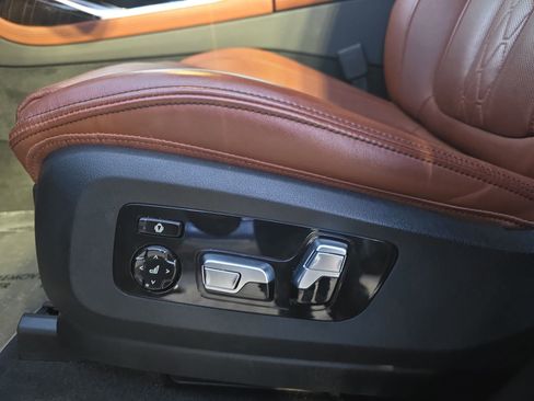 Used 2023 BMW X7 M60i w/ Executive Package AWD/4WD image 28