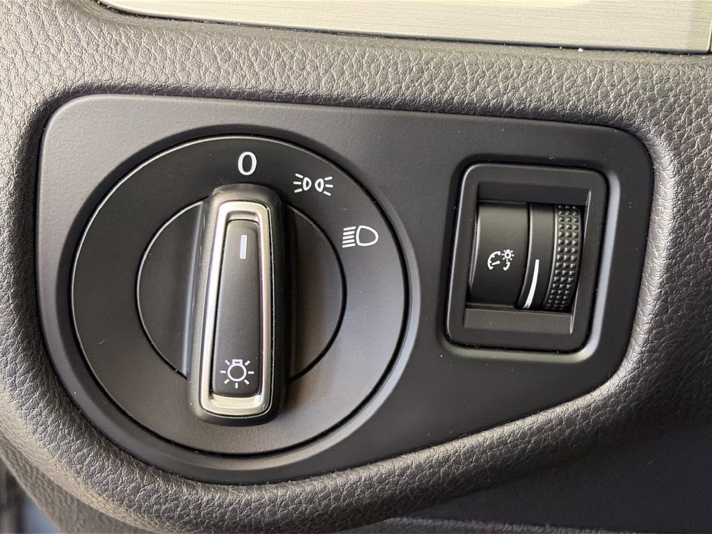 Used 2015 Volkswagen Golf TDI S FWD image 24