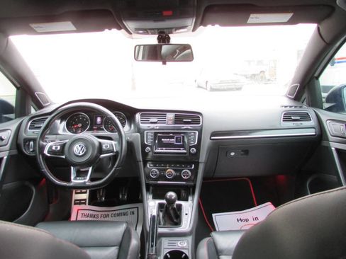 Used 2015 Volkswagen Golf 4-Door image 33