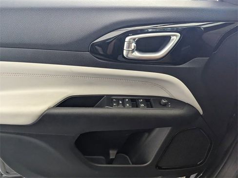 Used 2022 Jeep Compass Limited image 30