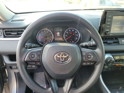 Used 2021 Toyota RAV4 XLE image 12
