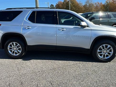 Used 2021 Chevrolet Traverse LT image 4