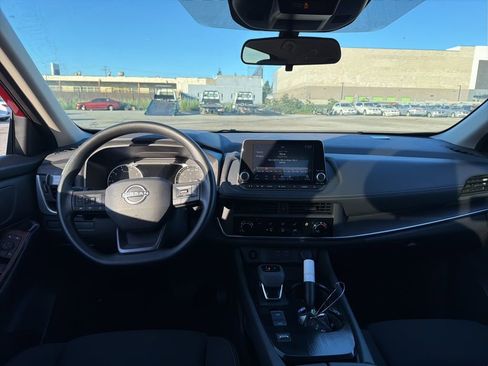 Used 2025 Nissan Rogue S image 9