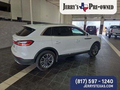 Used 2022 Lincoln Nautilus FWD w/ Premium Package image 5