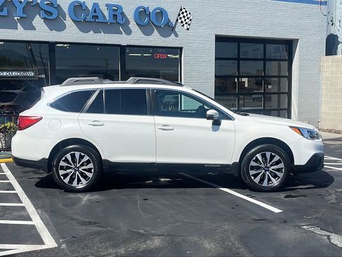 Used 2017 Subaru Outback 2.5i Limited image 2
