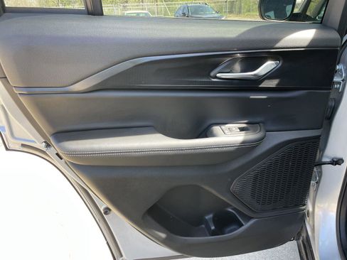 Used 2025 Jeep Grand Cherokee Laredo X w/ Trailer Tow Package image 37