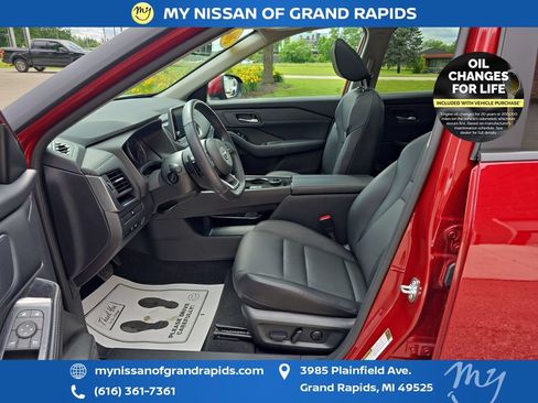 Used 2024 Nissan Rogue SV w/ SV Premium Package AWD/4WD image 10