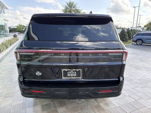 New 2026 Lincoln Navigator Reserve AWD/4WD image 3