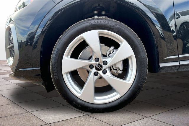 Used 2025 Audi Q5 Premium Plus AWD/4WD image 9