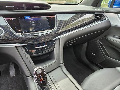 Certified 2025 Cadillac XT6 Premium Luxury FWD image 28