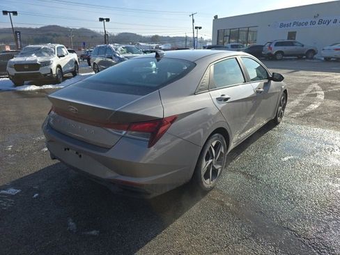 Used 2023 Hyundai Elantra SEL w/ Convenience Package image 5