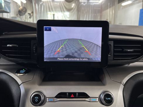 Used 2020 Ford Explorer XLT w/ Comfort Package image 19