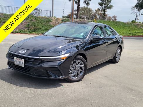 Used 2025 Hyundai Elantra Hybrid FWD image 1