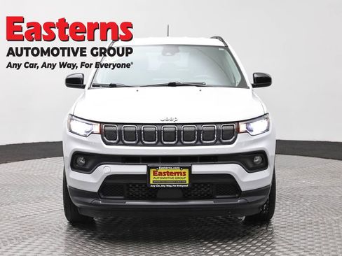 Used 2022 Jeep Compass Latitude AWD/4WD image 2