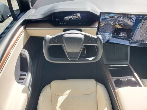 Used 2023 Tesla Model X image 9