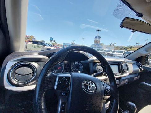 Used 2017 Toyota Tacoma SR5 w/ SR5 Appearance Package (SM) image 10