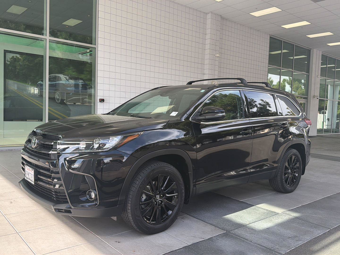 Used 2019 Toyota Highlander SE AWD/4WD image 1
