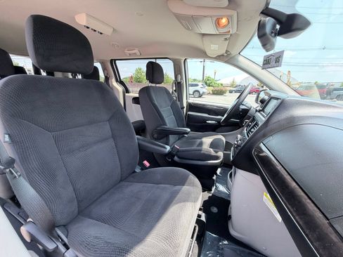 Used 2019 Dodge Grand Caravan SE w/ UConnect Hands-Free Group FWD image 26