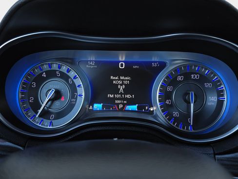 Used 2018 Chrysler 300 Touring w/ Sport Appearance Package image 21