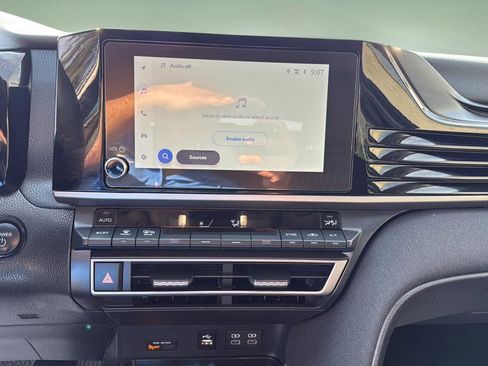 Used 2025 Toyota Camry LE w/ Convenience Package image 24