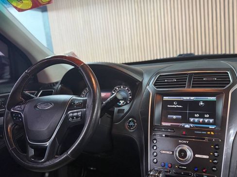 Used 2016 Ford Explorer Platinum AWD/4WD image 6