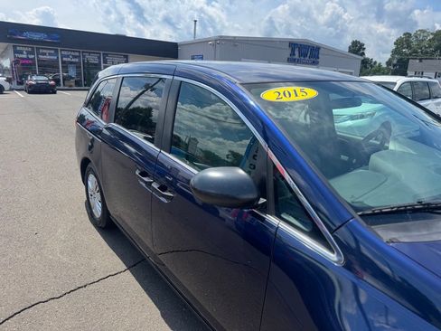 Used 2015 Honda Odyssey LX image 10