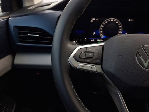 Certified 2022 Volkswagen Taos SE w/ Panoramic Sunroof Package image 21