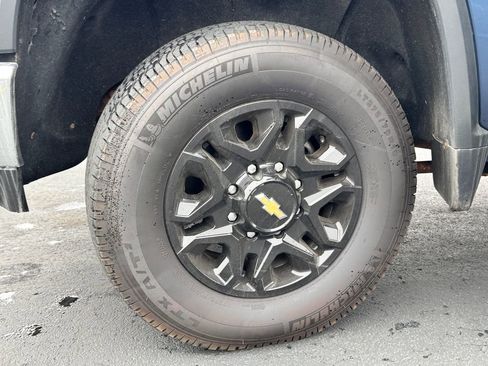 Used 2021 Chevrolet Silverado 2500 LT w/ Convenience Package image 9