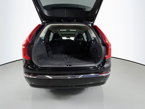 Used 2025 Volvo XC90 B5 Core AWD/4WD image 26