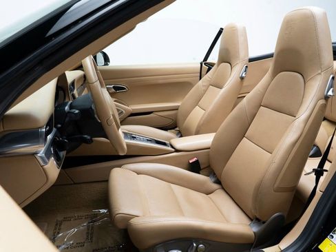 Used 2013 Porsche 911 Carrera 4S image 3