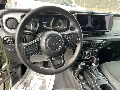 Used 2024 Jeep Wrangler Unlimited w/ Convenience Group image 4