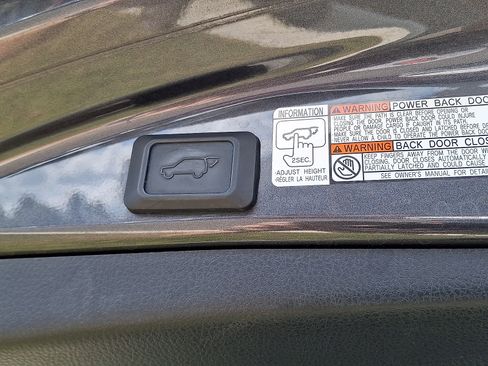 Used 2018 Toyota RAV4 XLE AWD/4WD image 30