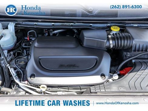 Used 2024 Chrysler Pacifica Touring-L FWD image 25