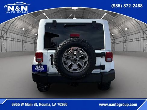 Used 2015 Jeep Wrangler Unlimited Rubicon w/ Connectivity Group AWD/4WD image 4