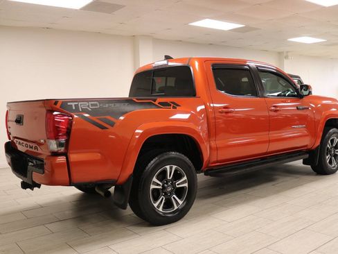 Used 2017 Toyota Tacoma TRD Sport w/ Premium & Technology Package AWD/4WD image 6