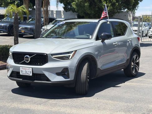 Certified 2024 Volvo XC40 B5 Ultimate w/ Protection Package Premier AWD/4WD image 3