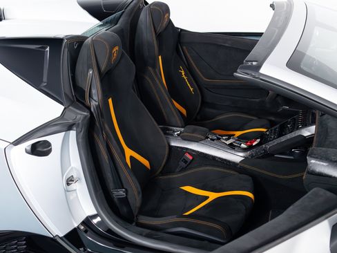 Used 2018 Lamborghini Huracan Performante AWD/4WD image 65