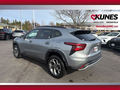 Used 2025 Chevrolet Trax LT image 8