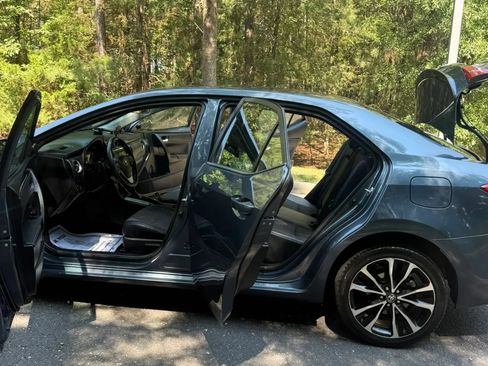 Used 2017 Toyota Corolla SE w/ Carpet Mat Package (TMS) FWD image 8