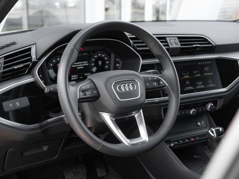 Certified 2025 Audi Q3 2.0T Premium w/ Convenience Package image 11