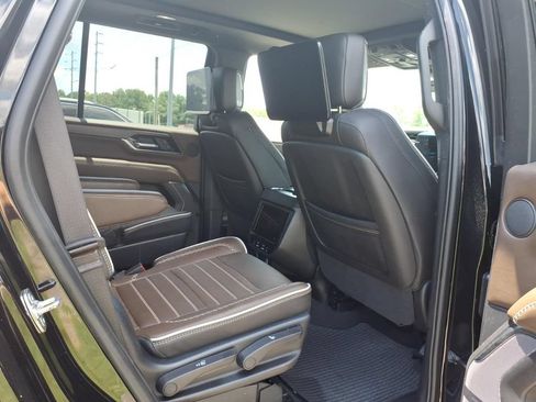Used 2025 GMC Yukon Denali Ultimate AWD/4WD image 14