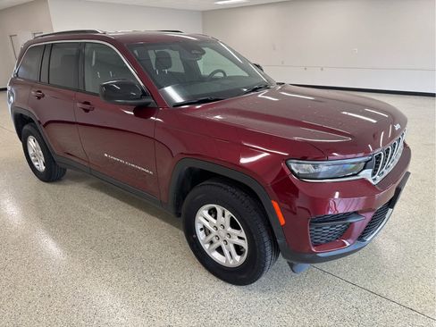Used 2024 Jeep Grand Cherokee Laredo AWD/4WD image 5