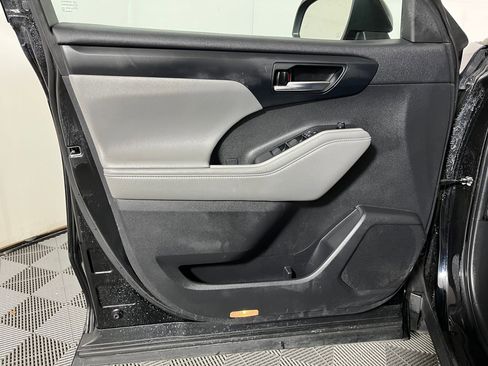 Used 2022 Toyota Highlander XLE image 20