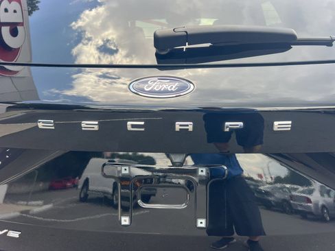 Used 2024 Ford Escape Active image 11