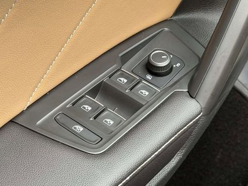 Certified 2024 Volkswagen Tiguan SE AWD/4WD image 16